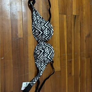 PINK Victoria's Secret Black and White Geometric Bra